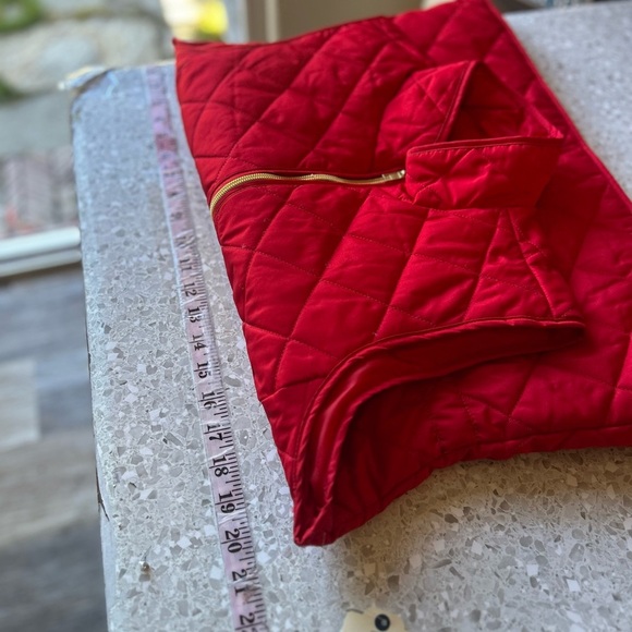 NWT St. John's Bay Medium Quilted Red Vest and Gold Hardware - Picture 7 of 7